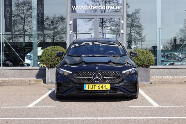 Mercedes-Benz A-KLASSE 180 Business Solution AMG I 2025 I Panorama dak I Multibeam l 360 camera I KEYLESS I Sfeerverlichting I Stoelverwarming I Spaak velgen I I Nightpakket I Nederlandse auto I BTW I