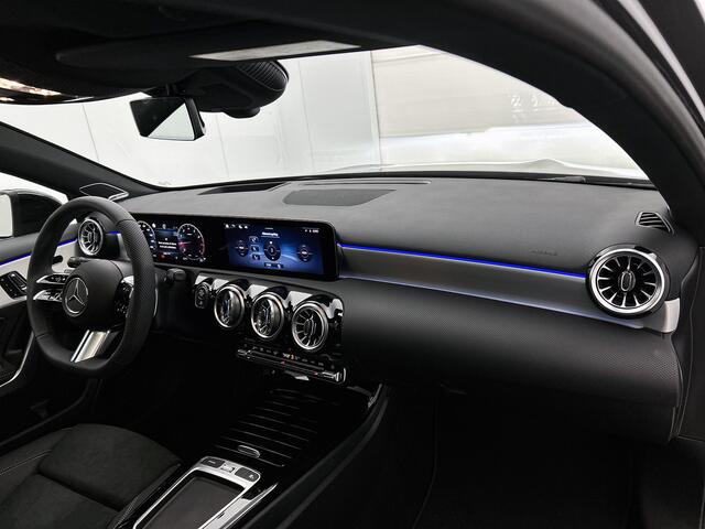 Mercedes-Benz A-KLASSE 180 Business Solution AMG | AMG Line Plus pakket | Nightpakket | Trekhaak | Burmester sound system | GUARD 360° Voertuigbescherming Plus | 360° camera | Head-up display | 19 inch AMG velgen | Panoramaschuifdak | Augmented Reality navigatie |