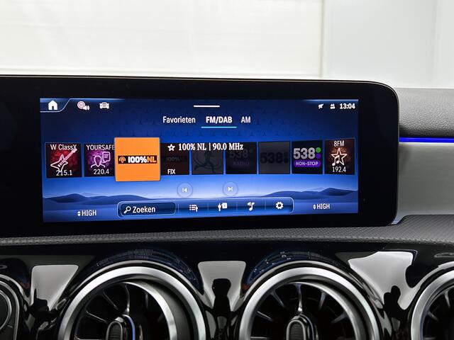 Mercedes-Benz A-KLASSE 180 Business Solution AMG | AMG Line Plus pakket | Nightpakket | Trekhaak | Burmester sound system | GUARD 360° Voertuigbescherming Plus | 360° camera | Head-up display | 19 inch AMG velgen | Panoramaschuifdak | Augmented Reality navigatie |