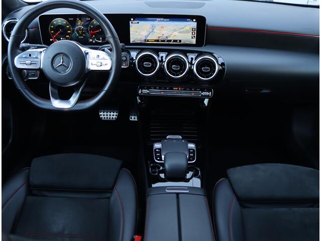 Mercedes-Benz A-KLASSE 200 AMG-line | Panoramadak | Widescreen | Org. NL