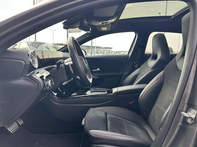 Mercedes-Benz A-KLASSE 180 AMG Line | Panoramadak | Stoelverwarming | Sfeerverlichting