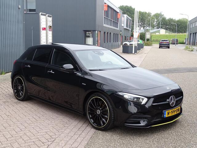 Mercedes-Benz A-KLASSE 250 Premium Plus EDITION 1 |AMG-PAKKET|PANORAMADAK|SFEERVERLICHTING|360 CAMERA|ELEKTRISHE STOELEN MET MEMORY|DODEHOEK DETECTIE|BURMEISTER AUDIO