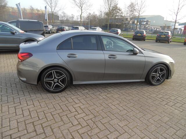 Mercedes-Benz A-KLASSE 180 Business Solution AMG