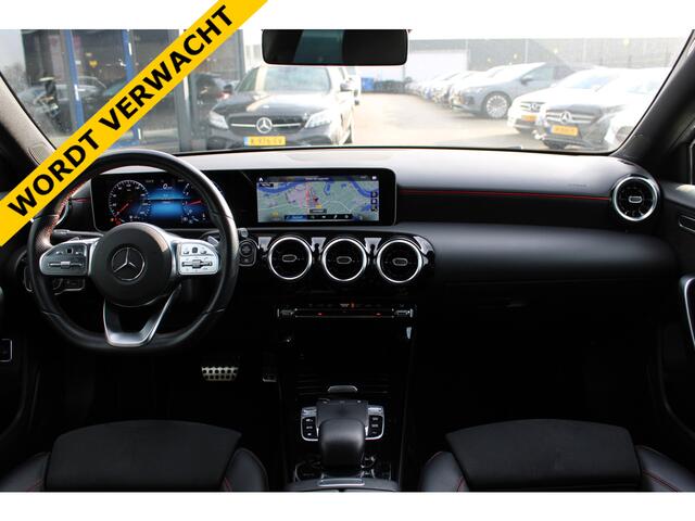 Mercedes-Benz A-KLASSE 180 AUT7 AMG LINE WIDESCREEN NAVI CAMERA CARPLAY NL AUTO
