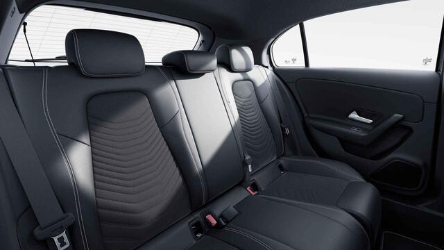 Mercedes-Benz A-KLASSE 180 Star Edition | Stoelverwarming | Achteruitrijcamera | MBUX navigatie Premium