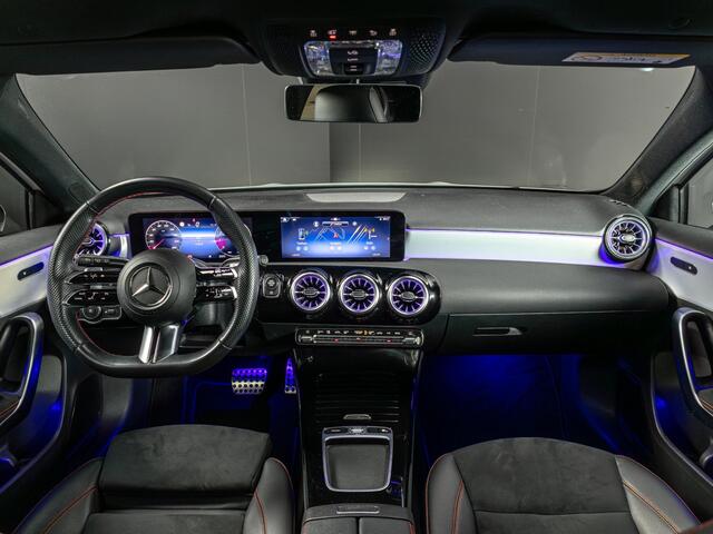 Mercedes-Benz A-KLASSE 180 AMG Line Panorama dak