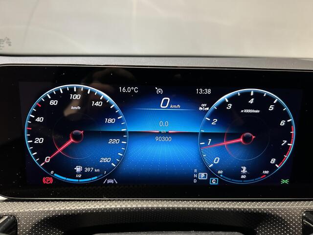 Mercedes-Benz A-KLASSE 180 Luxury Line | Panoramadak | Leder | AppleCarplay/AndroidAuto | Stoelverwarming