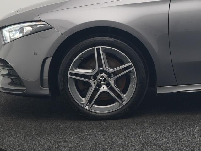 Mercedes-Benz A-KLASSE 250 e AMG Line PHEV 218pk Dealer O.H. | Adaptive Cruise | Multi Beam LED | Camera | Sfeerverlichting | Lederen Sportstoelen Verwarmd | Widescreen Navi | Apple Carplay | Keyless | Blis | Navigatie | DAB | Plug In Hybrid |