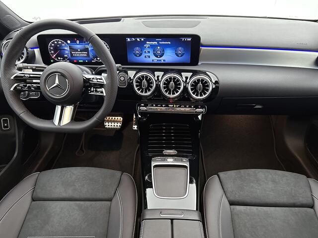 Mercedes-Benz A-KLASSE 250 e Business Solution AMG | AMG Line Plus pakket | Trekhaak | 360° camera | Smartphone-integratie | Panoramaschuifdak | MULTIBEAM LED | Head-up display | 19 inch AMG velgen | Augmented Reality navigatie |