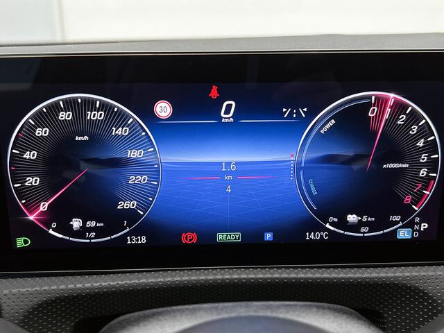 Mercedes-Benz A-KLASSE 250 e Business Solution AMG | AMG Line Plus pakket | Trekhaak | 360° camera | Smartphone-integratie | Panoramaschuifdak | MULTIBEAM LED | Head-up display | 19 inch AMG velgen | Augmented Reality navigatie |