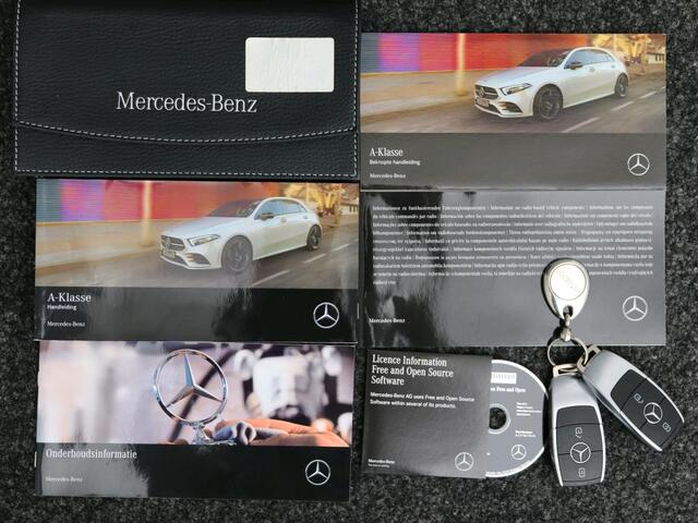 Mercedes-Benz A-KLASSE 180 Ledkoplampen | Achteruitrijcamera | Navigatiesysteem met harde schijf | Apple CarPlay. Inclusief 24 maanden Mercedes-Benz Certified garantie voor Europa.