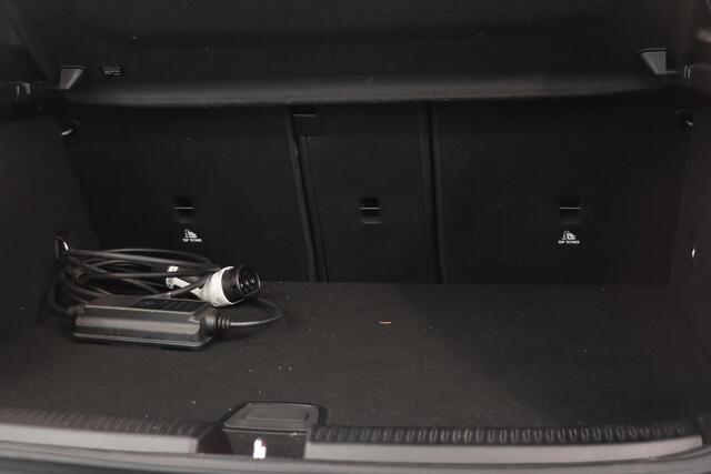 Mercedes-Benz A-KLASSE 250 e Business Solution AMG Limited | Parkeersensoren | AppleCarplay AndroidAuto | Stoelverwarming | All Season banden |