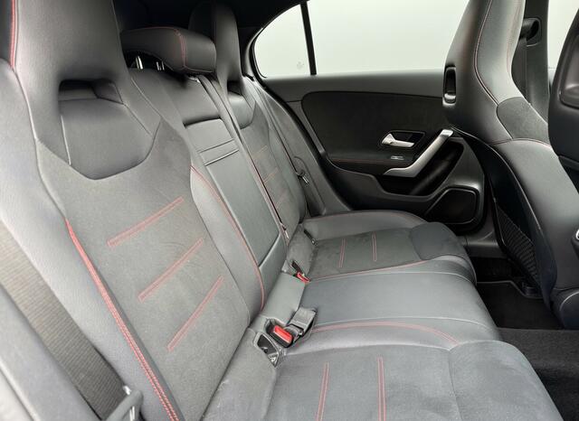 Mercedes-Benz A-KLASSE 180 B.S. AMG edition Aut. Pano | Camera | NL auto