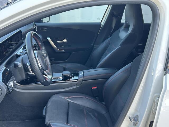 Mercedes-Benz A-KLASSE 180 Business Solution AMG | Panoramadak | Navigatie | Camera | Climate Control |