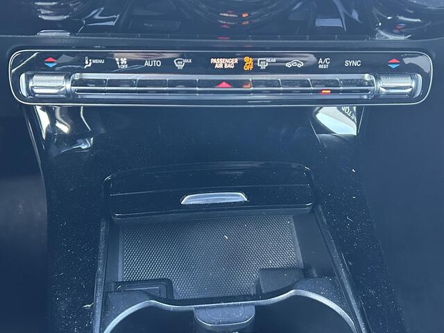 Mercedes-Benz A-KLASSE 180 Business Solution AMG | Panoramadak | Navigatie | Camera | Climate Control |