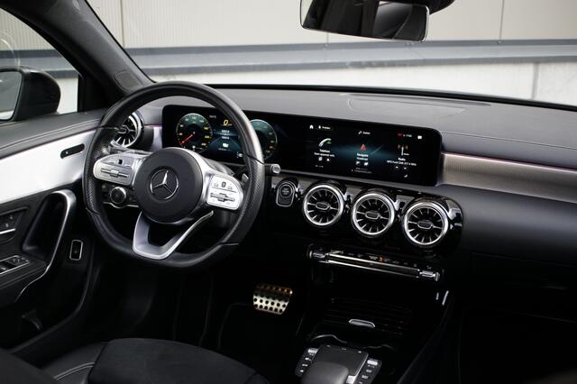 Mercedes-Benz A-KLASSE 250 e Premium | Pano | 360 camera | AMG Pakket |