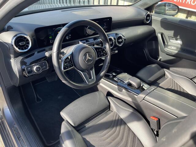 Mercedes-Benz A-KLASSE 250 e 17"/Dodehoek/Camera/PDC v+a/Apple Carplay & Android Auto/DAB/Navigatie/Climate