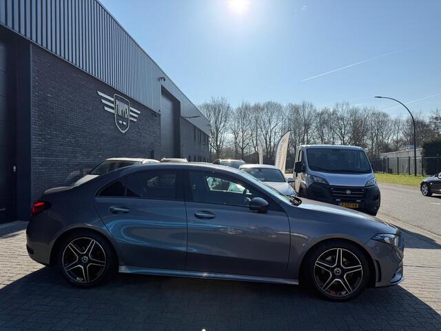 Mercedes-Benz A-KLASSE 180 AMG Line | 1E EIGENAAR | 12MND GARANTIE | LED | CAMERA | SFEER | DAB | CARPLAY | CRUISE | NAVI |