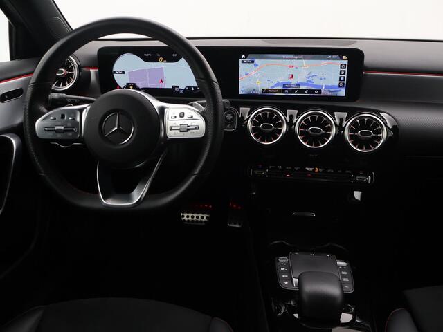 Mercedes-Benz A-KLASSE 180 AUT. AMG SPORT + MBUX | SFEERVERLICHTING | CAMERA | SPORTSTOELEN