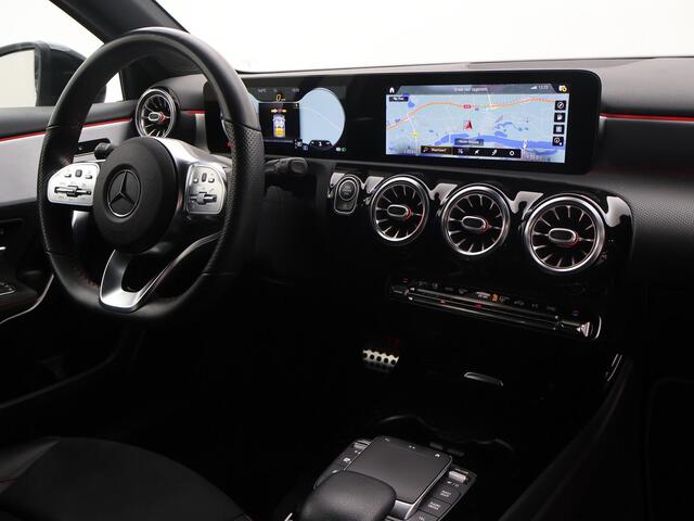 Mercedes-Benz A-KLASSE 180 AUT. AMG SPORT + MBUX | SFEERVERLICHTING | CAMERA | SPORTSTOELEN