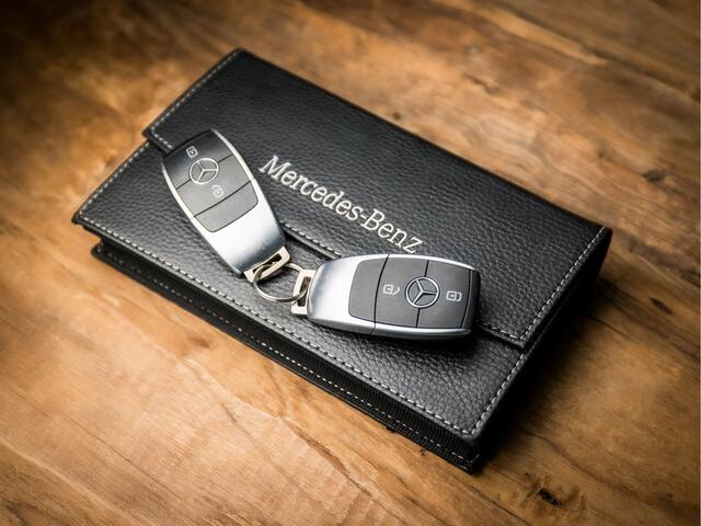 Mercedes-Benz A-KLASSE 220 AMG Sport 191Pk Automaat (SCHUIFDAK, SFEERVERLICHTING, APPLE CARPLAY, GROOT NAVI, LEDER/ALCANTARA, STOELVERWARMING, WIDESCREEN, CAMERA, NIEUWSTAAT)