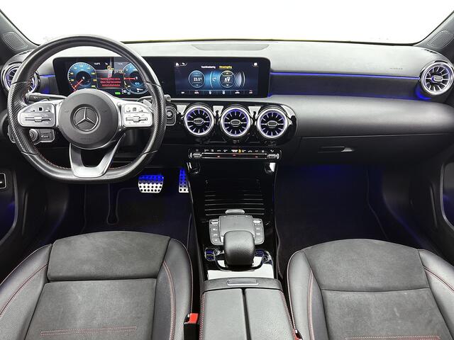 Mercedes-Benz A-KLASSE 250 e AMG Plug-In Hybride AMG Line | Night Pakket | Trekhaak | Stoelverwarming voor | Dodehoekassistent | Apple CarPlay. Inclusief 24 maanden MB Certified garantie voor Europa.