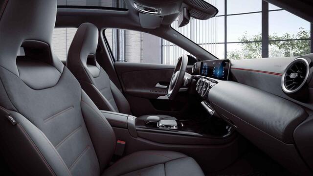 Mercedes-Benz A-KLASSE 200 Business Solution AMG | Panoramadak | Widescreen | Sfeerverlichting | Stoelverwarming |