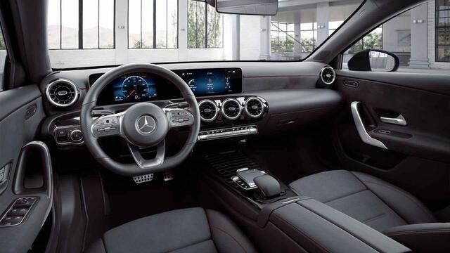 Mercedes-Benz A-KLASSE 200 Business Solution AMG | Panoramadak | Widescreen | Sfeerverlichting | Stoelverwarming |