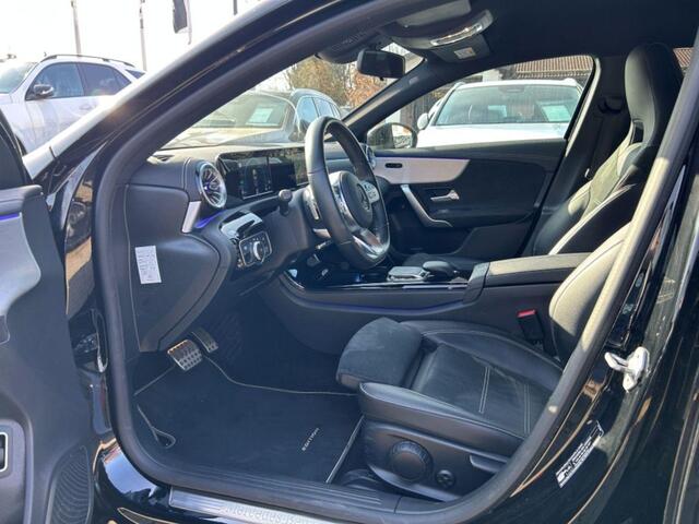 Mercedes-Benz A-KLASSE 250 e Business Solution AMG Limited Camera Trekhaak Wegklapbaar Navi Led Apple Carplay MBUX