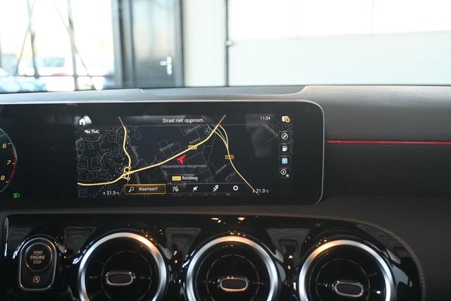 Mercedes-Benz A-KLASSE 180 Business Solution AMG Automaat Navigatie Widescreen Stoelverwarming Inruil Mogelijk!
