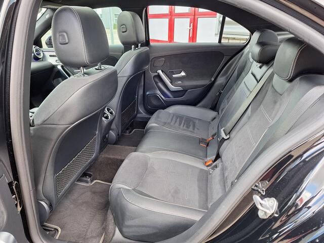 Mercedes-Benz A-KLASSE 200 Business Solution AMG | Edition | Panoramadak | Rijassistentiepakket | Achteruitrijcamera | Memory pakket | Multibeam LED | Stoelverwarming | Keyless-GO