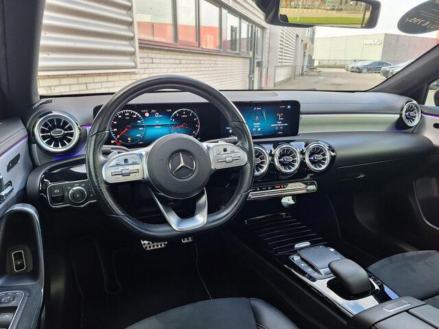 Mercedes-Benz A-KLASSE 200 Business Solution AMG | Edition | Panoramadak | Rijassistentiepakket | Achteruitrijcamera | Memory pakket | Multibeam LED | Stoelverwarming | Keyless-GO