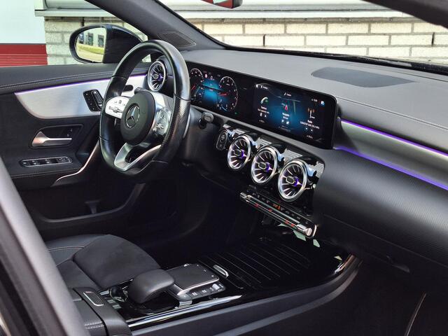 Mercedes-Benz A-KLASSE 200 Business Solution AMG | Edition | Panoramadak | Rijassistentiepakket | Achteruitrijcamera | Memory pakket | Multibeam LED | Stoelverwarming | Keyless-GO