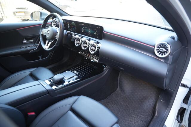 Mercedes-Benz A-KLASSE 250 e Premium Plus Panoramadak Widescreen Adaptieve Cruise Leer Stoelverw. Ambient