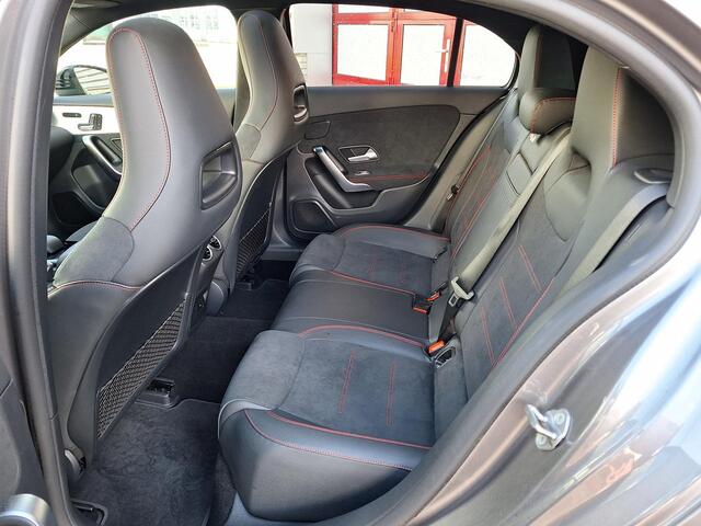 Mercedes-Benz A-KLASSE 180 Business Solution AMG | Panoramadak | Night pakket | Achteruitrijcamera | Memory pakket | Sfeerverlichting | Stoelverwarming | Multibeam LED | Keyless-GO