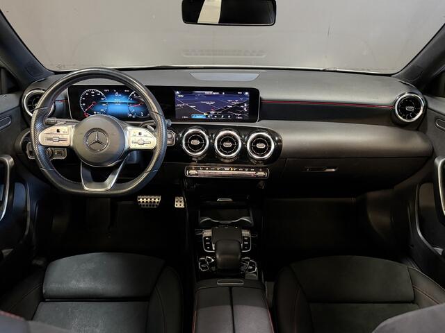 Mercedes-Benz A-KLASSE 180 Business Solution AMG Night Upgrade | Panoramadak | Stoelverwarming