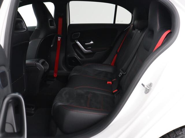 Mercedes-Benz A-KLASSE AMG 35 4Matic Night | Panoramadak | Carplay | Widescreen | Stoelverwarming | Burmester | 360 camera | Sfeerverlichting | Leder/Alcantara | Navigatie