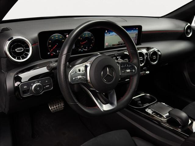 Mercedes-Benz A-KLASSE 180 Automaat AMG Wide-Screen Multibeam