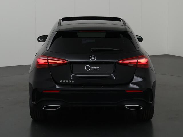 Mercedes-Benz A-KLASSE 250 e Star Edition 250 e AMG Line Night Pakket | Panoramadak | Multibeam LED | Sfeerverlichting |