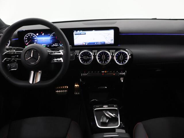 Mercedes-Benz A-KLASSE 250 e Star Edition 250 e AMG Line Night Pakket | Panoramadak | Multibeam LED | Sfeerverlichting |
