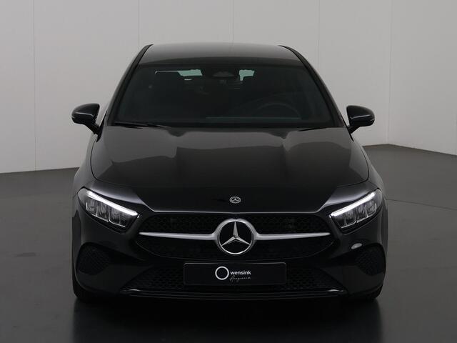 Mercedes-Benz A-KLASSE 180 Star Edition | Widescreen | Achteruitrijcamera | Led-koplampen | Parkeer assistent | Stoelverwarming |