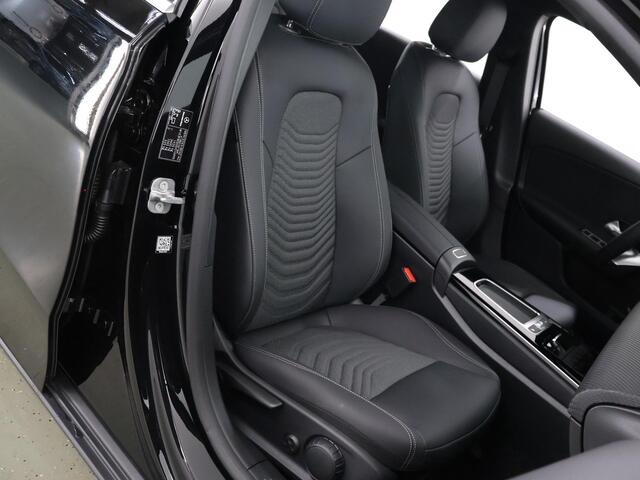 Mercedes-Benz A-KLASSE 180 Star Edition | Widescreen | Achteruitrijcamera | Led-koplampen | Parkeer assistent | Stoelverwarming |