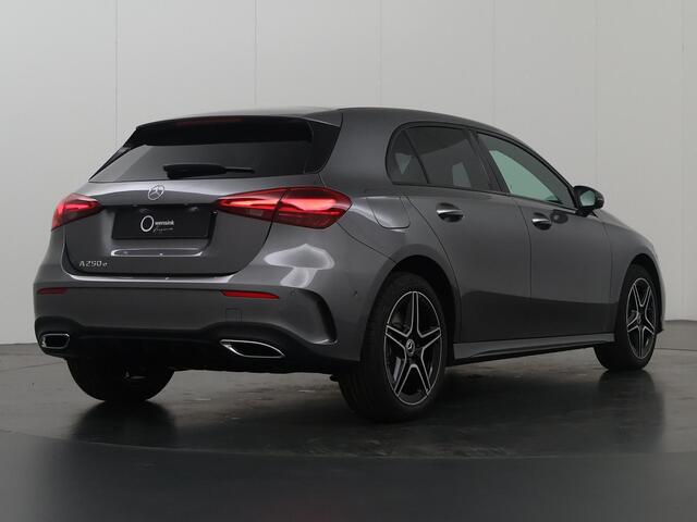 Mercedes-Benz A-KLASSE 250 e Star Edition AMG Line | Panoramadak | Multibeam LED | Achteruitrijcamera | Stoelverwarming | Sfeerverlichting |