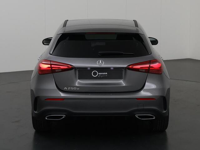 Mercedes-Benz A-KLASSE 250 e Star Edition AMG Line | Panoramadak | Multibeam LED | Achteruitrijcamera | Stoelverwarming | Sfeerverlichting |