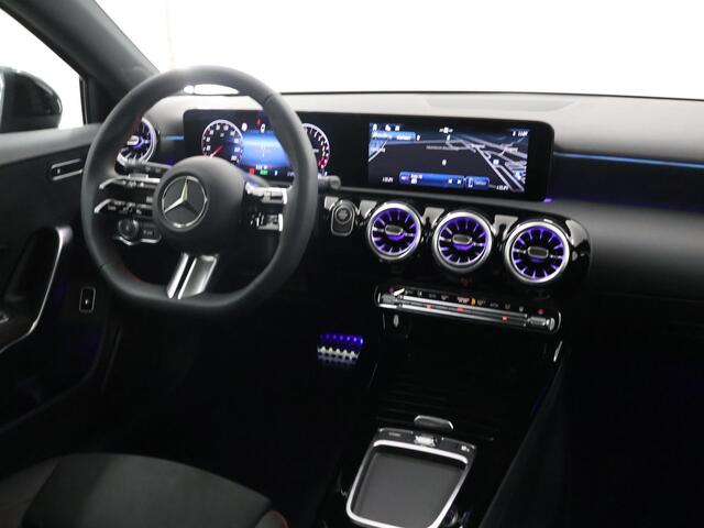 Mercedes-Benz A-KLASSE 250 e Star Edition AMG Line | Panoramadak | Multibeam LED | Achteruitrijcamera | Stoelverwarming | Sfeerverlichting |