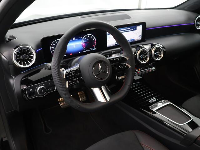 Mercedes-Benz A-KLASSE 180 Star Edition AMG Line | Panoramadak | Multibeam koplampen | Night-pakket | 19" AMG velgen | Night |