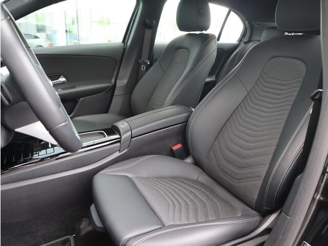 Mercedes-Benz A-KLASSE 180 Star Edition Navigatie | Camera | LED | Automaat