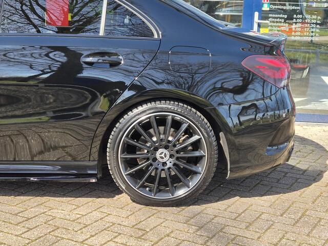 Mercedes-Benz A-KLASSE 250 e Advantage AMG-Line | Panodak | Sfeerverlichting | Climate Control | Navigatie | 19 inch