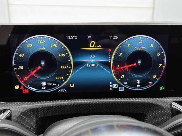 Mercedes-Benz A-KLASSE 180 AMG line | Night pakket | Panorama schuifdak Inclusief 12 Maanden Garantie.