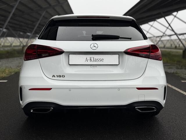 Mercedes-Benz A-KLASSE 180 Business Solution AMG | Night | Panoramadak | Sfeerverlichting | Stoelverwarming | Parkeercamera |